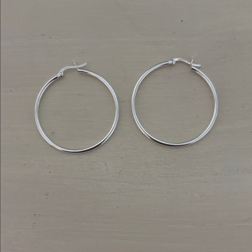.925 Sterling Silver Classic Hoop Earrings Saddleback Closure